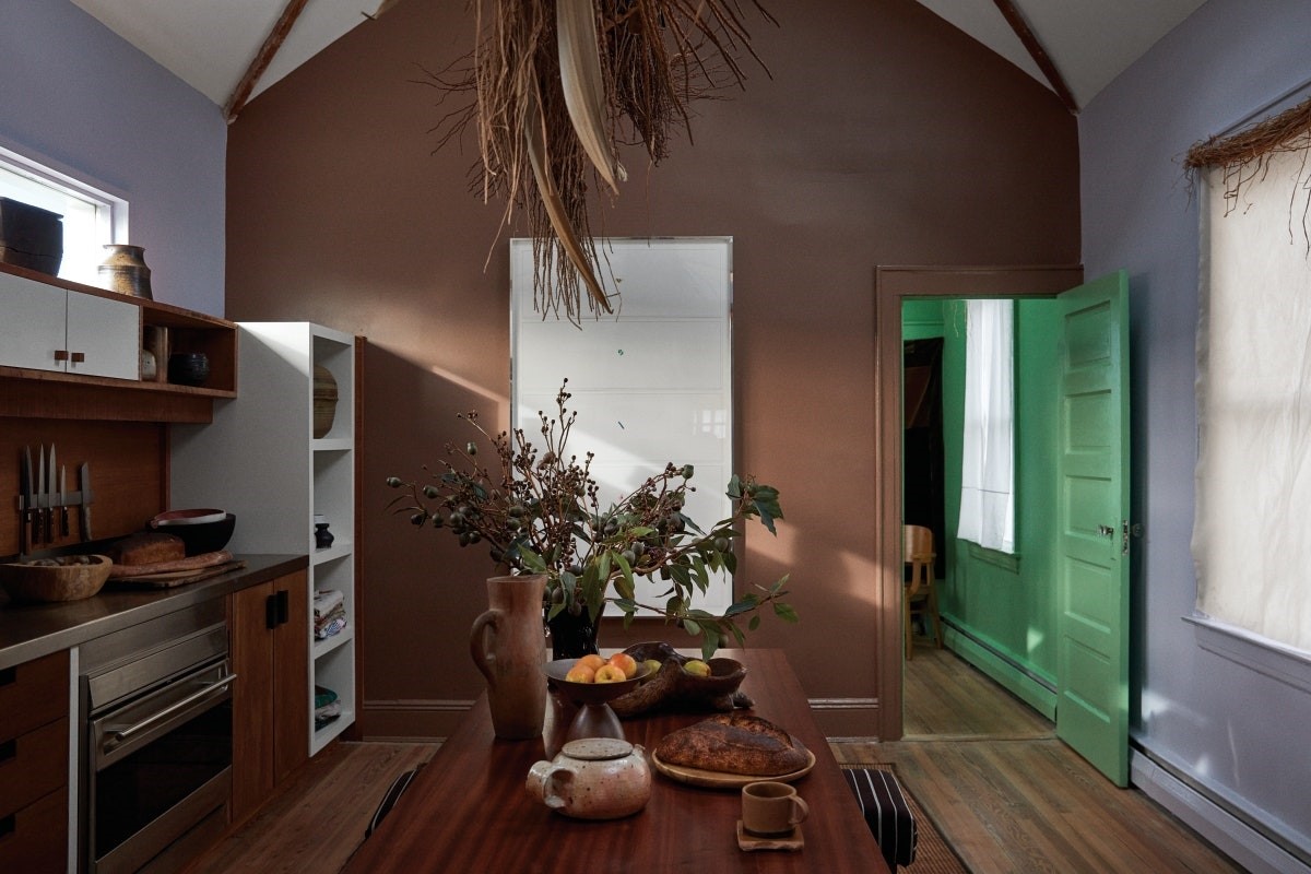 A beach bungalow by Green River Project also received the Colin King styling treatment.
